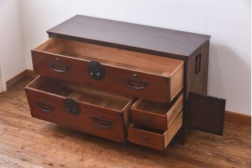 アンティーク家具　和製アンティーク　リメイク　前面ケヤキ材の脚付き二本松箪笥ローボード(和タンス、衣装箪笥)