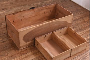 アンティーク家具　和製アンティーク　リメイク　前面ケヤキ材の脚付き二本松箪笥ローボード(和タンス、衣装箪笥)