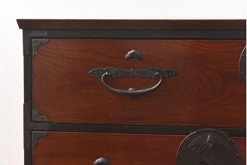 アンティーク家具　和製アンティーク　リメイク　前面ケヤキ材の脚付き二本松箪笥ローボード(和タンス、衣装箪笥)