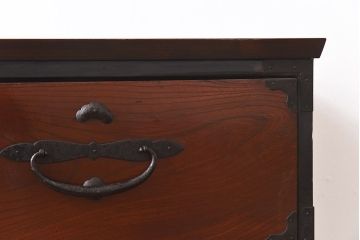 アンティーク家具　和製アンティーク　リメイク　前面ケヤキ材の脚付き二本松箪笥ローボード(和タンス、衣装箪笥)