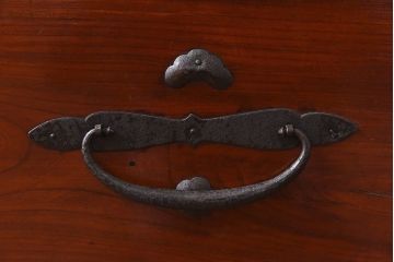 アンティーク家具　和製アンティーク　リメイク　前面ケヤキ材の脚付き二本松箪笥ローボード(和タンス、衣装箪笥)