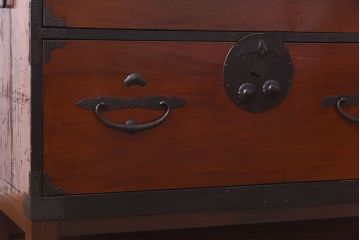 アンティーク家具　和製アンティーク　リメイク　前面ケヤキ材の脚付き二本松箪笥ローボード(和タンス、衣装箪笥)