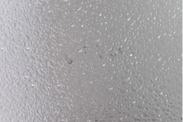 大正ロマン　当時物色ガラス　モダンな十字のデザインが魅力のガラス戸(ガラス引き戸、引き戸、建具)