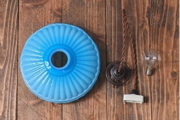 レトロな雰囲気漂う青色のシェード(電笠、天井照明)