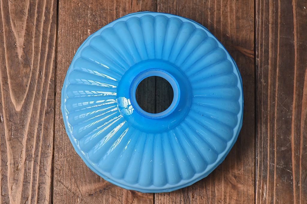 レトロな雰囲気漂う青色のシェード(電笠、天井照明)