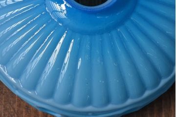 レトロな雰囲気漂う青色のシェード(電笠、天井照明)