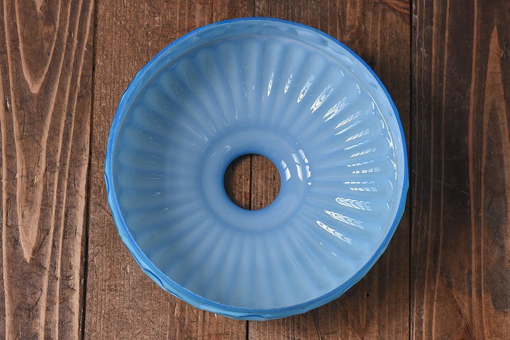 レトロな雰囲気漂う青色のシェード(電笠、天井照明)