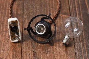 レトロな雰囲気漂う青色のシェード(電笠、天井照明)