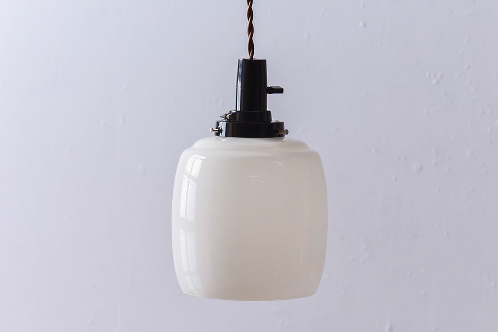 昭和レトロ　取り入れやすい白いシェード(天井照明、ペンダントライト)(2)