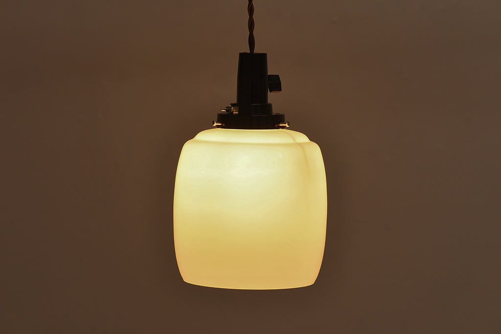 昭和レトロ　取り入れやすい白いシェード(天井照明、ペンダントライト)(2)