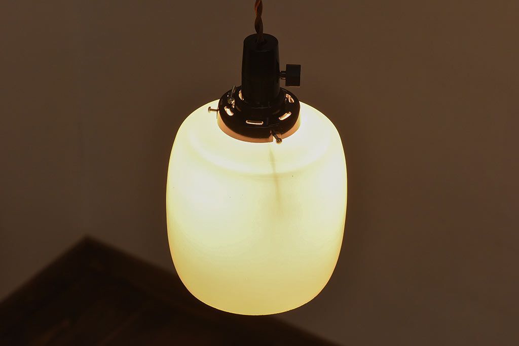 昭和レトロ　取り入れやすい白いシェード(天井照明、ペンダントライト)(2)