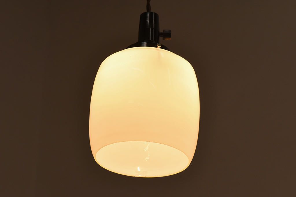 昭和レトロ　取り入れやすい白いシェード(天井照明、ペンダントライト)(2)