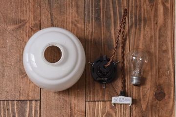 昭和レトロ　取り入れやすい白いシェード(天井照明、ペンダントライト)(2)