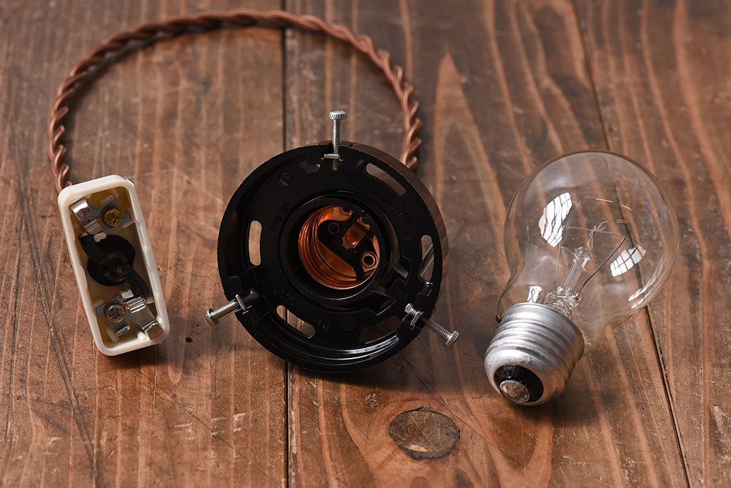 昭和レトロ　取り入れやすい白いシェード(天井照明、ペンダントライト)(2)