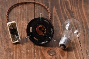 昭和レトロ　取り入れやすい白いシェード(天井照明、ペンダントライト)(2)