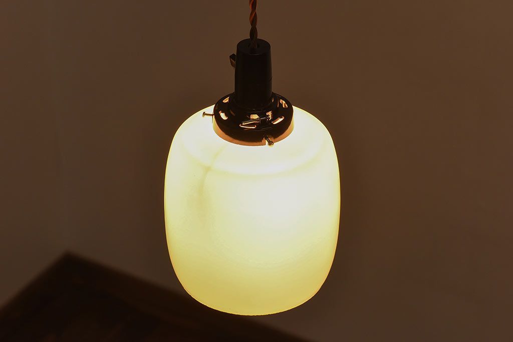 昭和レトロ　取り入れやすい白いシェード(天井照明、ペンダントライト)(3)