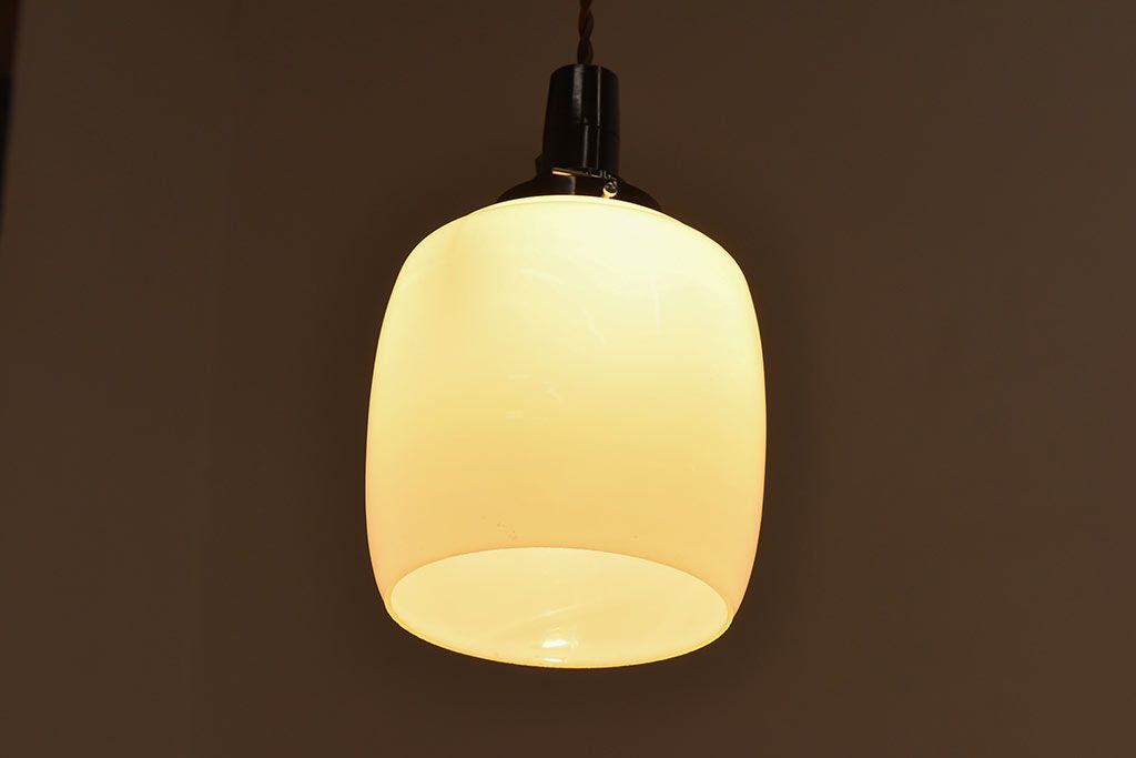 昭和レトロ　取り入れやすい白いシェード(天井照明、ペンダントライト)(3)