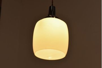 昭和レトロ　取り入れやすい白いシェード(天井照明、ペンダントライト)(3)