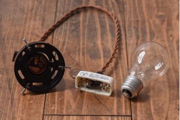 昭和レトロ　取り入れやすい白いシェード(天井照明、ペンダントライト)(3)