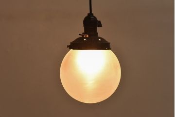 レトロな半透明球型ガラスペンダントライト(天井照明、吊り照明)