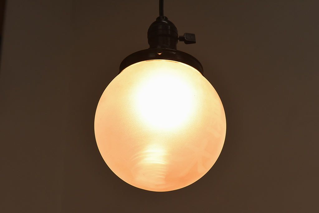 レトロな半透明球型ガラスペンダントライト(天井照明、吊り照明)