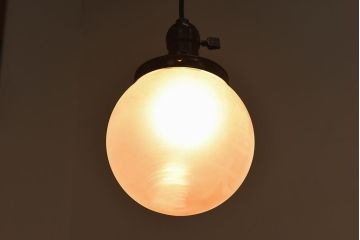 レトロな半透明球型ガラスペンダントライト(天井照明、吊り照明)