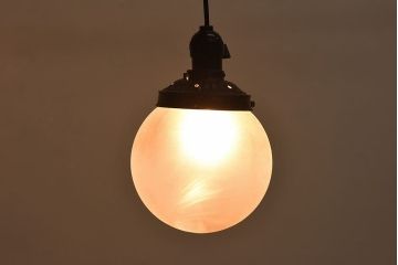 レトロな半透明球型ガラスペンダントライト(天井照明、吊り照明)
