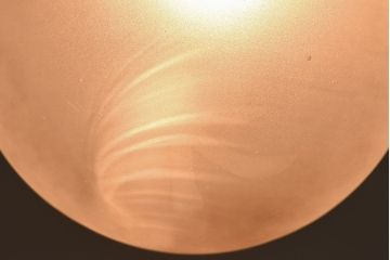 レトロな半透明球型ガラスペンダントライト(天井照明、吊り照明)