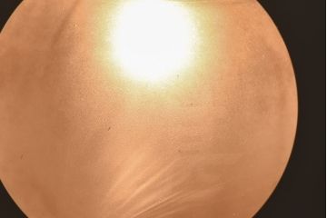 レトロな半透明球型ガラスペンダントライト(天井照明、吊り照明)