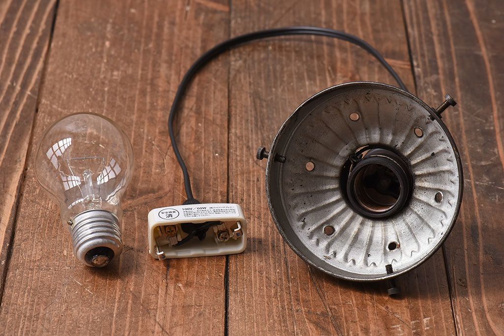 レトロな半透明球型ガラスペンダントライト(天井照明、吊り照明)