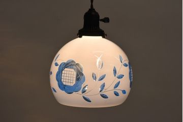 大正期　青ガラス乳白被切子電笠(薔薇の図)(ペンダントライト、天井照明、吊り下げ照明)