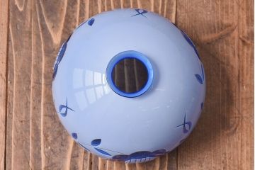 大正期　青ガラス乳白被切子電笠(薔薇の図)(ペンダントライト、天井照明、吊り下げ照明)