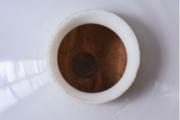 和製アンティーク　白いガラスの平笠シェードがレトロな雰囲気を醸すペンダントライト(天井照明、吊り下げ照明)(1)　2ヶセット