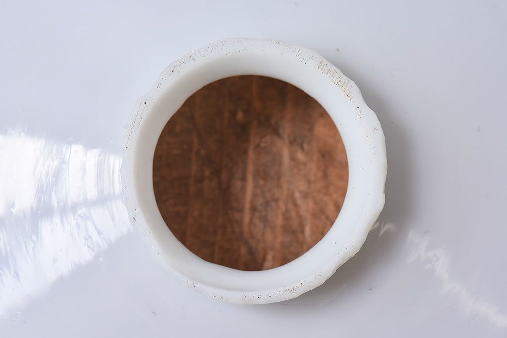 和製アンティーク　白いガラスの平笠シェードがレトロな雰囲気を醸すペンダントライト(天井照明、吊り下げ照明)(2) 2ヶセット