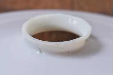 和製アンティーク　白いガラスの平笠シェードがレトロな雰囲気を醸すペンダントライト(天井照明、吊り下げ照明)(2) 2ヶセット