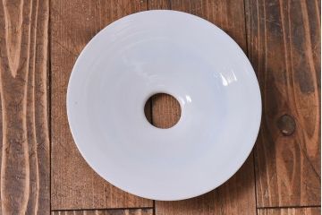 和製アンティーク　柔らかな雰囲気の白い平笠シェードが魅力のペンダントライト(天井照明、吊り下げ照明)(1)