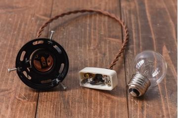 和製アンティーク　柔らかな雰囲気の白い平笠シェードが魅力のペンダントライト(天井照明、吊り下げ照明)(1)