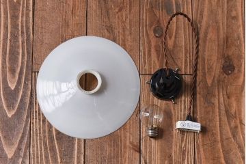 和製アンティーク　柔らかな雰囲気の白い平笠シェードが魅力のペンダントライト(天井照明、吊り下げ照明)(2)