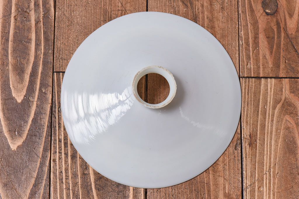 和製アンティーク　柔らかな雰囲気の白い平笠シェードが魅力のペンダントライト(天井照明、吊り下げ照明)(2)