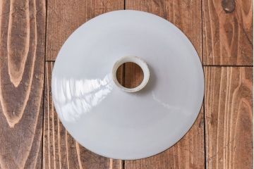 和製アンティーク　柔らかな雰囲気の白い平笠シェードが魅力のペンダントライト(天井照明、吊り下げ照明)(2)