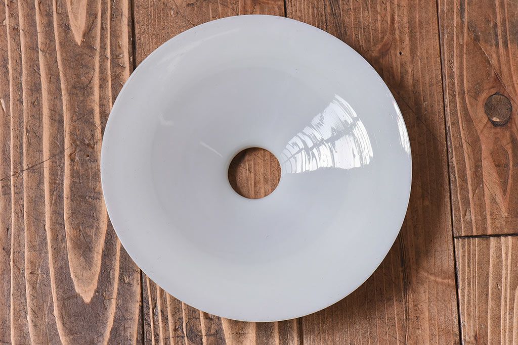 和製アンティーク　柔らかな雰囲気の白い平笠シェードが魅力のペンダントライト(天井照明、吊り下げ照明)(2)