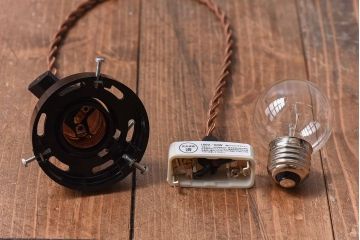 和製アンティーク　柔らかな雰囲気の白い平笠シェードが魅力のペンダントライト(天井照明、吊り下げ照明)(2)