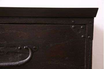 アンティーク家具　和製アンティーク　脚付　味わいのある風合いのタンスローチェスト(リビングボード、テレビボード)