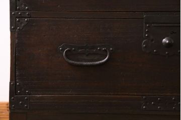 アンティーク家具　和製アンティーク　脚付　味わいのある風合いのタンスローチェスト(リビングボード、テレビボード)