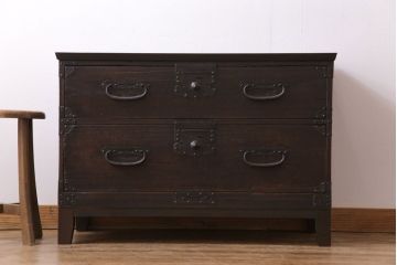 アンティーク家具　和製アンティーク　脚付　味わいのある風合いのタンスローチェスト(リビングボード、テレビボード)