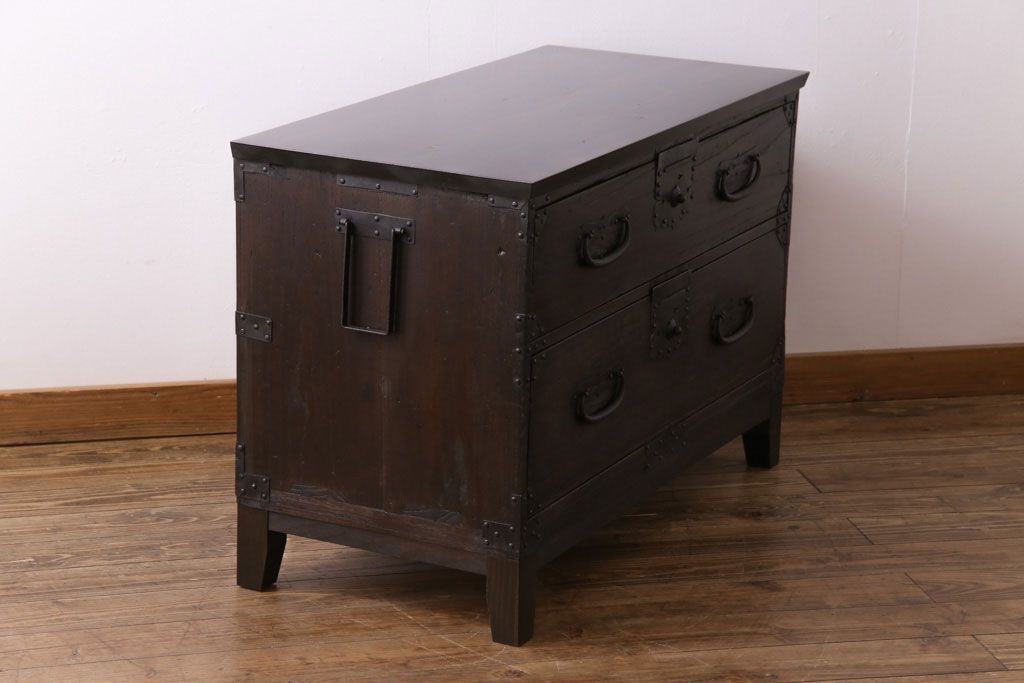 アンティーク家具　和製アンティーク　脚付　味わいのある風合いのタンスローチェスト(リビングボード、テレビボード)