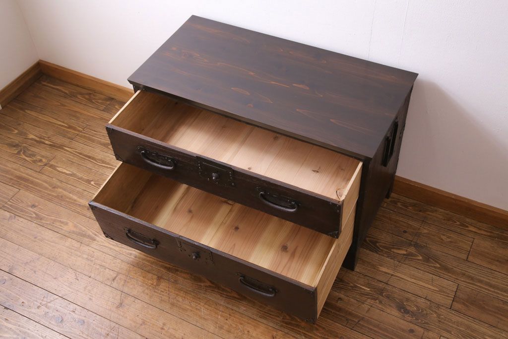アンティーク家具　和製アンティーク　脚付　味わいのある風合いのタンスローチェスト(リビングボード、テレビボード)