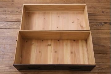 アンティーク家具　和製アンティーク　脚付　味わいのある風合いのタンスローチェスト(リビングボード、テレビボード)