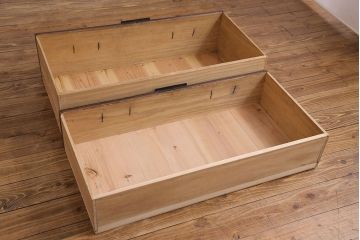 アンティーク家具　和製アンティーク　脚付　味わいのある風合いのタンスローチェスト(リビングボード、テレビボード)