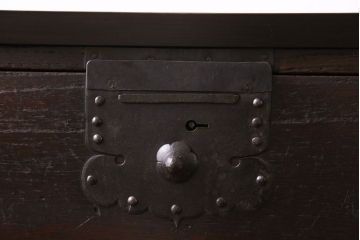 アンティーク家具　和製アンティーク　脚付　味わいのある風合いのタンスローチェスト(リビングボード、テレビボード)